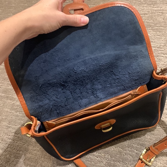 Vintage Dooney And Bourke All Weather Saddle Crossbody Navy Pebbled Leather Bag - Picture 9 of 12